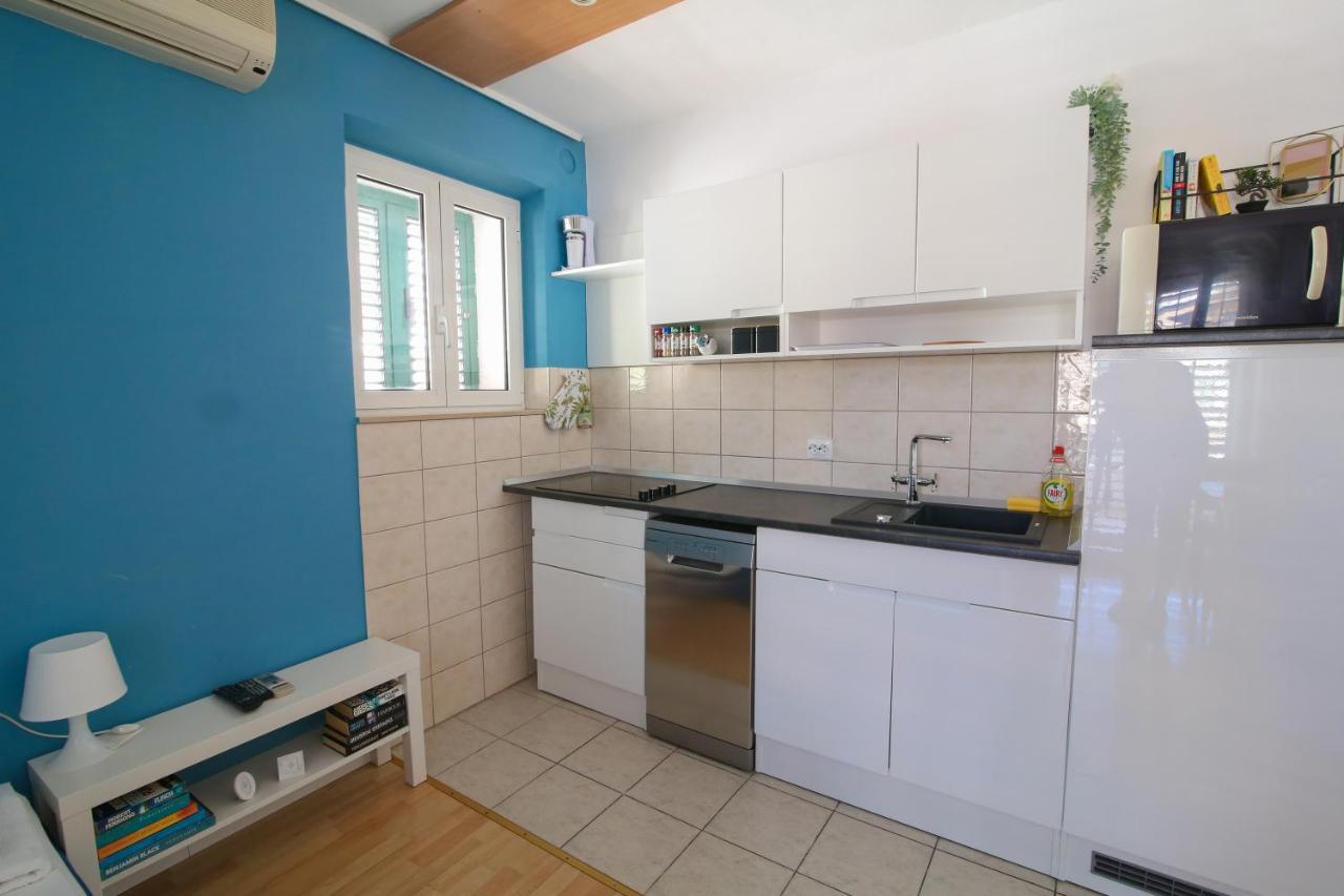 Apartment Bili-Sea View Apartment In The Center Makarska Kültér fotó