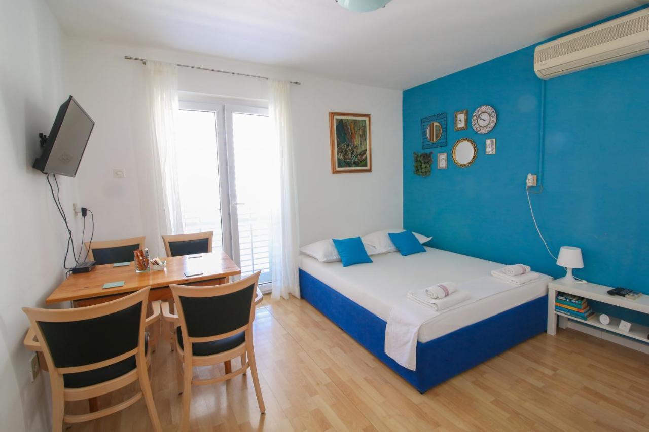 Apartment Bili-Sea View Apartment In The Center Makarska Kültér fotó