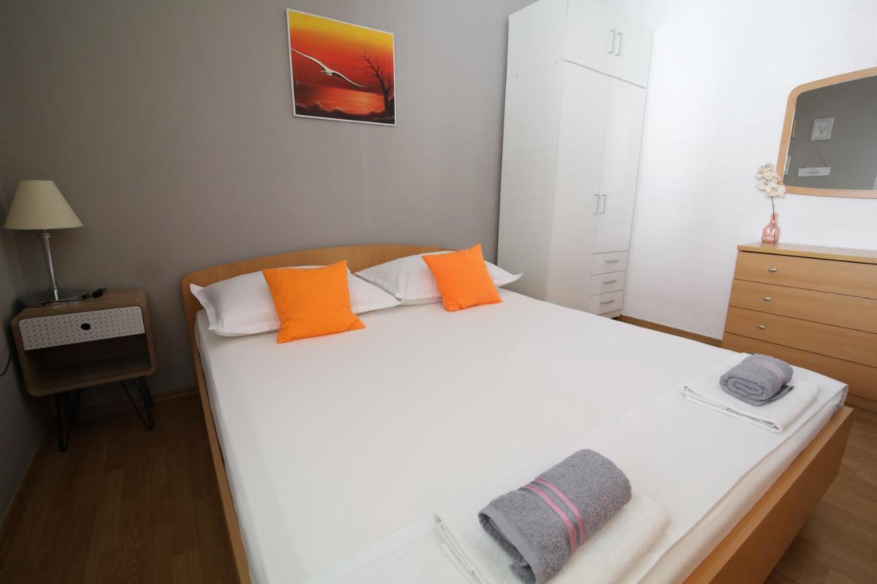 Apartment Bili-Sea View Apartment In The Center Makarska Kültér fotó